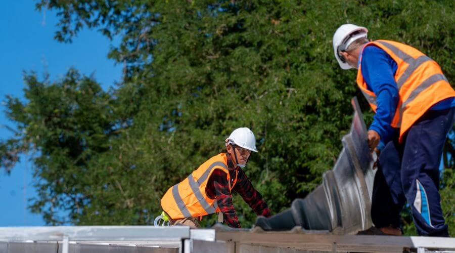 Professional residential roofers in Carlisle, IA